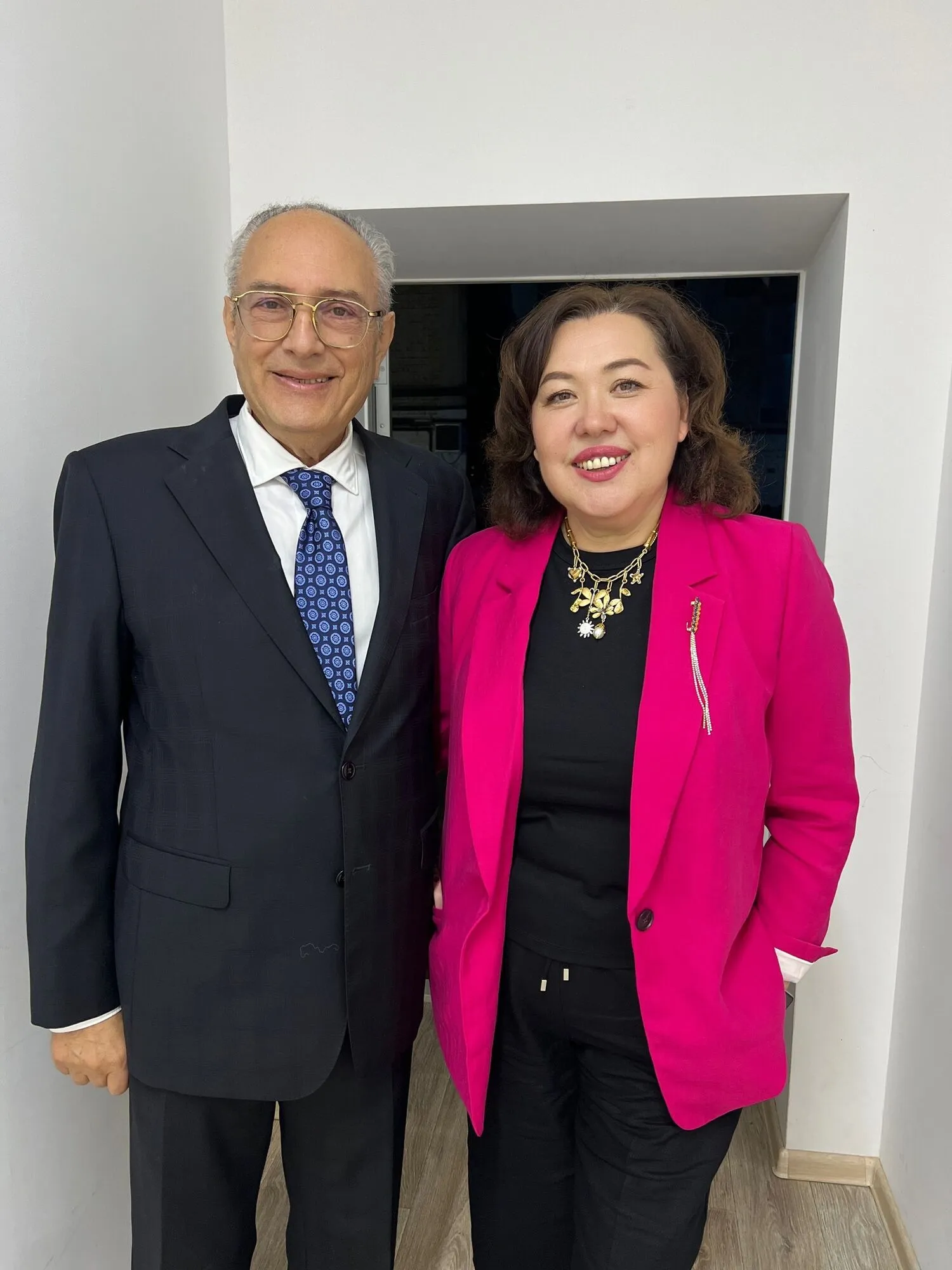 "Ей заплатили миллион долларов". Анжела Норбоева – о встрече в Киеве с мужем Повалий, причинах закрытости Зинкевича и гибели родственника из РФ на фронте