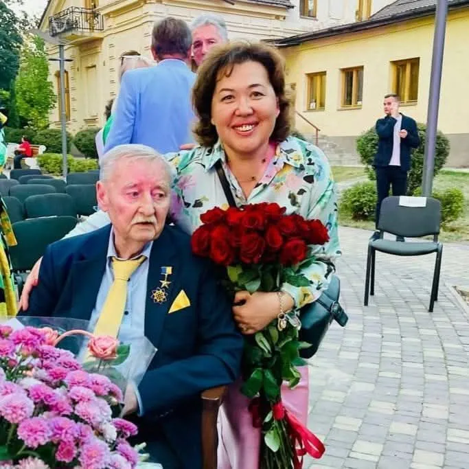 "Ей заплатили миллион долларов". Анжела Норбоева – о встрече в Киеве с мужем Повалий, причинах закрытости Зинкевича и гибели родственника из РФ на фронте