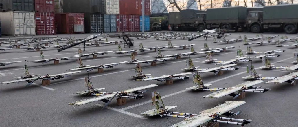 Подарок к Рождеству: фронтовые бригады получили 100 дронов-камикадзе "Молния" от Порошенко