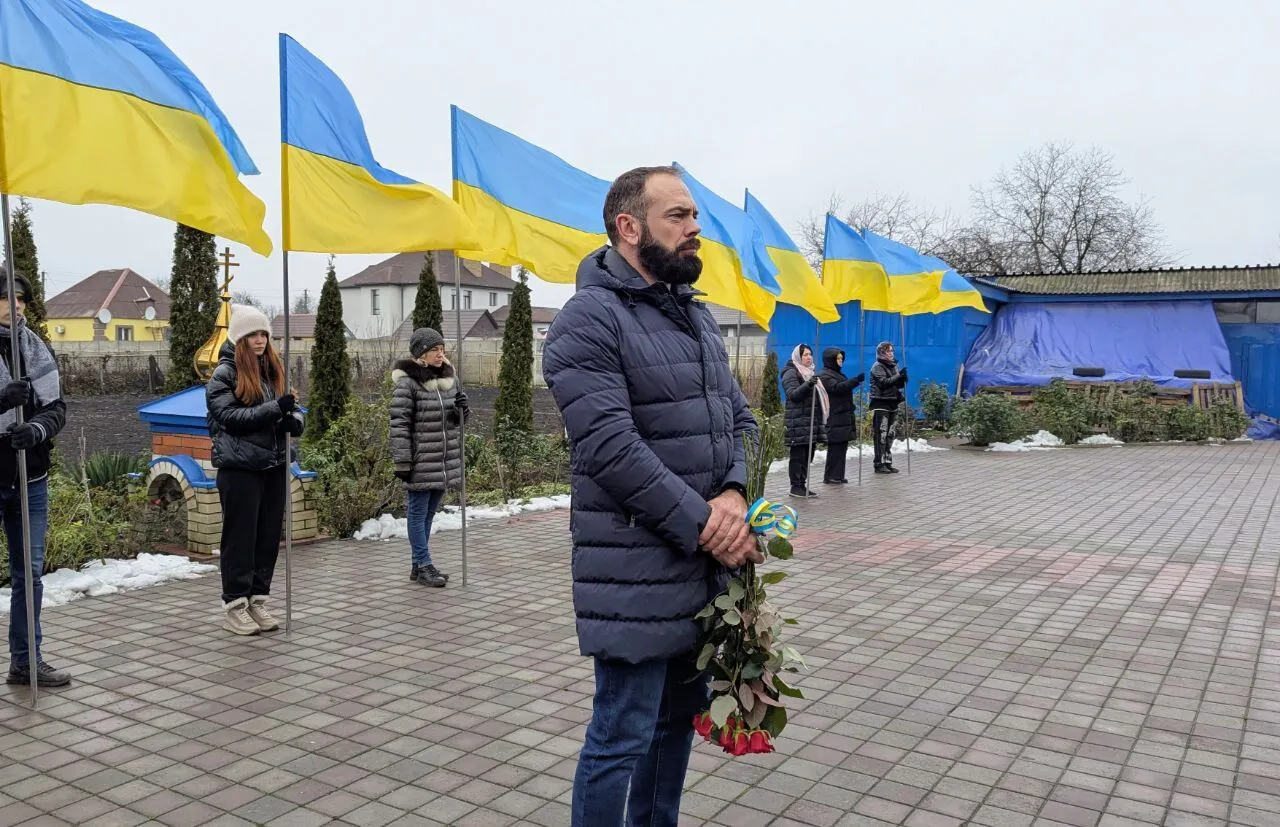 "Був людиною честі": на Харківщині попрощалися із сапером, який загинув на Донеччині. Фото