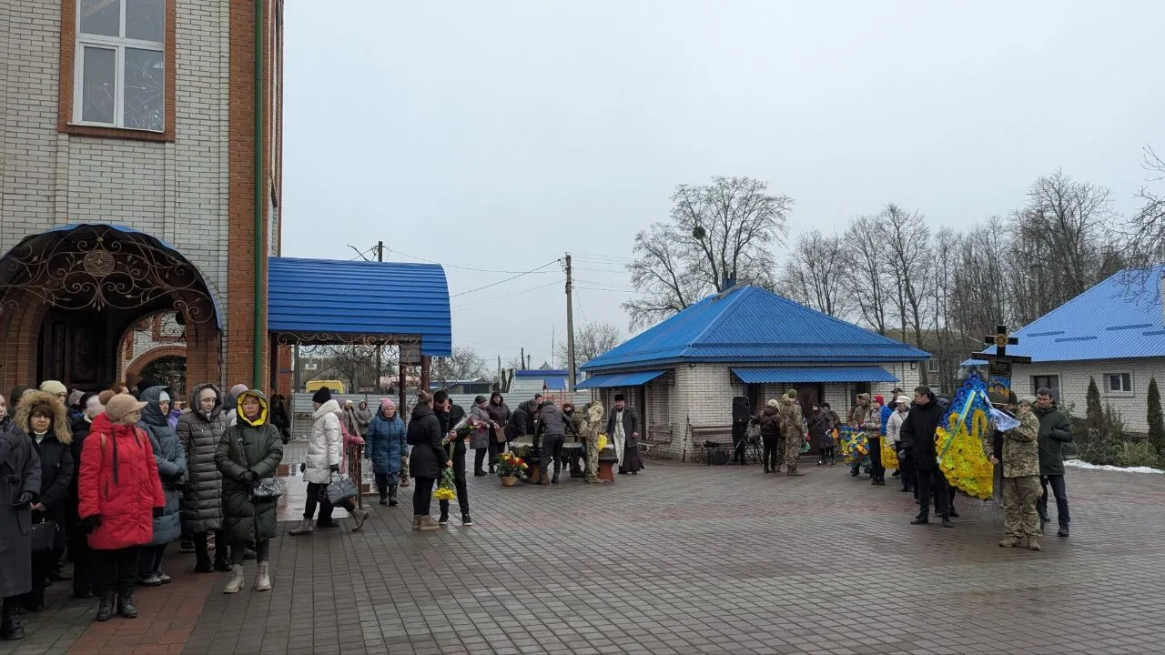 "Був людиною честі": на Харківщині попрощалися із сапером, який загинув на Донеччині. Фото