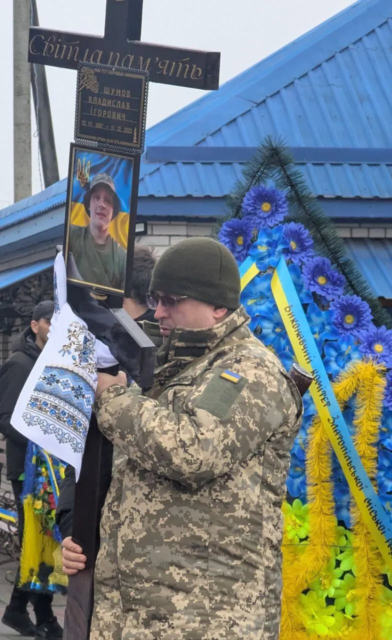 "Був людиною честі": на Харківщині попрощалися із сапером, який загинув на Донеччині. Фото
