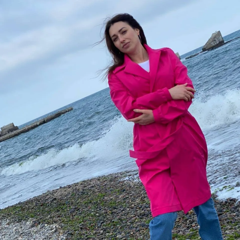 Прикрила собою старшу доньку: під Одесою російський безпілотник вдарив по цивільній машині на мосту і вбив матір трьох дітей