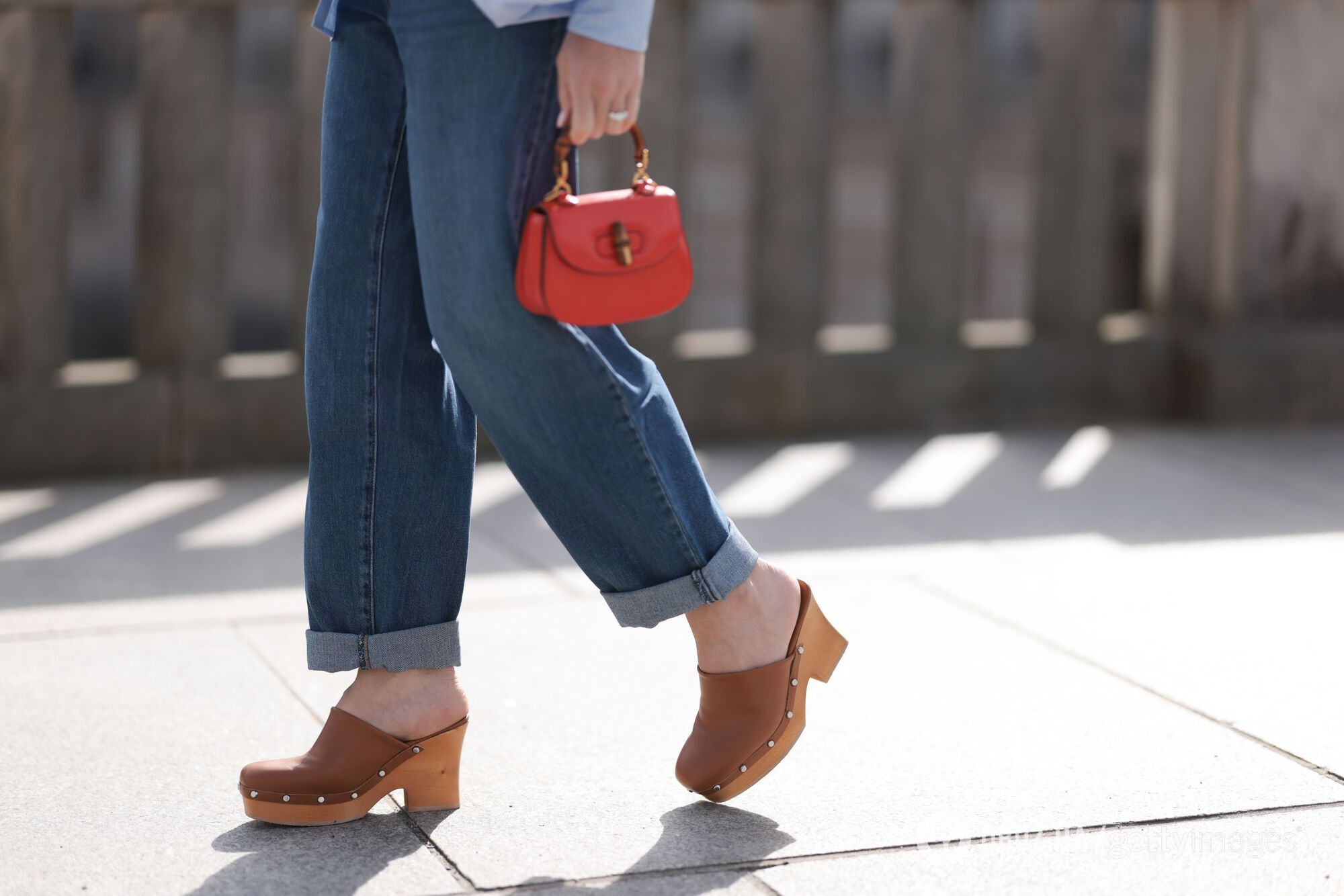 Заменят балетки: три пары удобной обуви, которую будут носить все в 2026 году