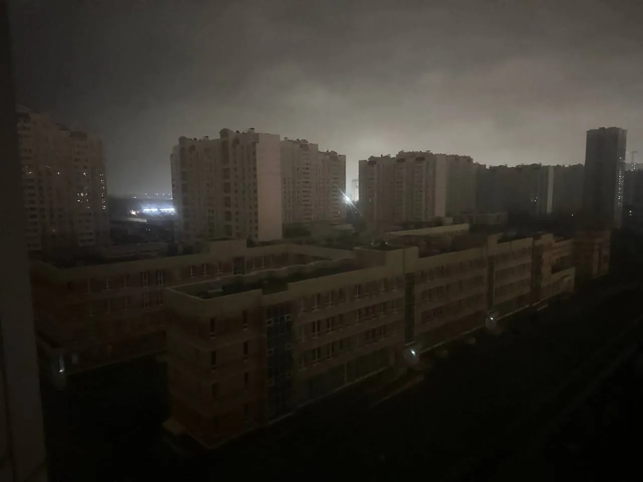 В Ростове и Орле прогремели взрывы: россияне жалуются на ракетную атаку и исчезновение света. Фото и видео