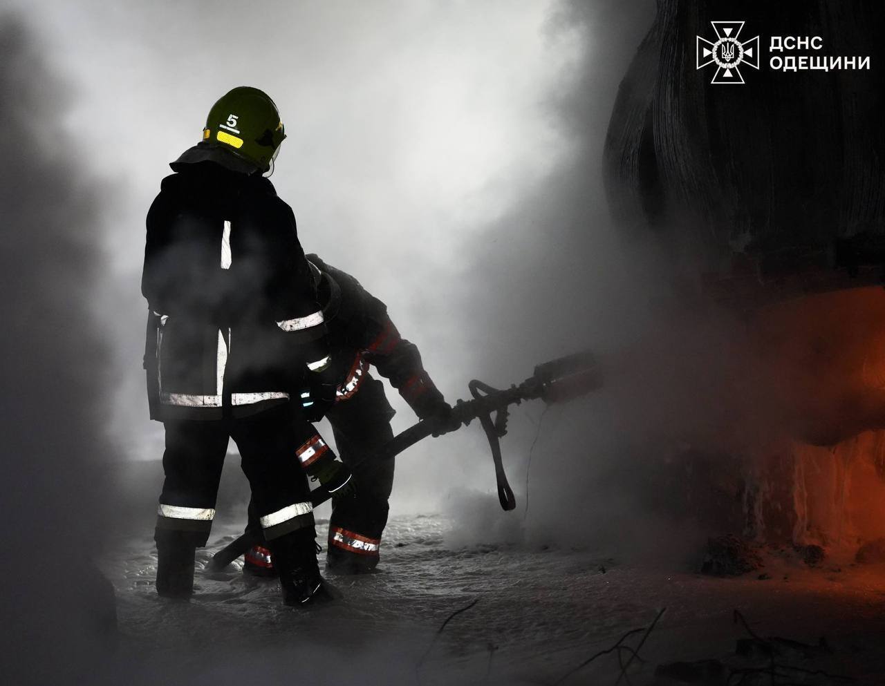 В Одесі внаслідок атаки РФ пошкоджено об’єкт енергетики: мешканці одного з житлових масивів без світла, води і тепла. Фото і відео