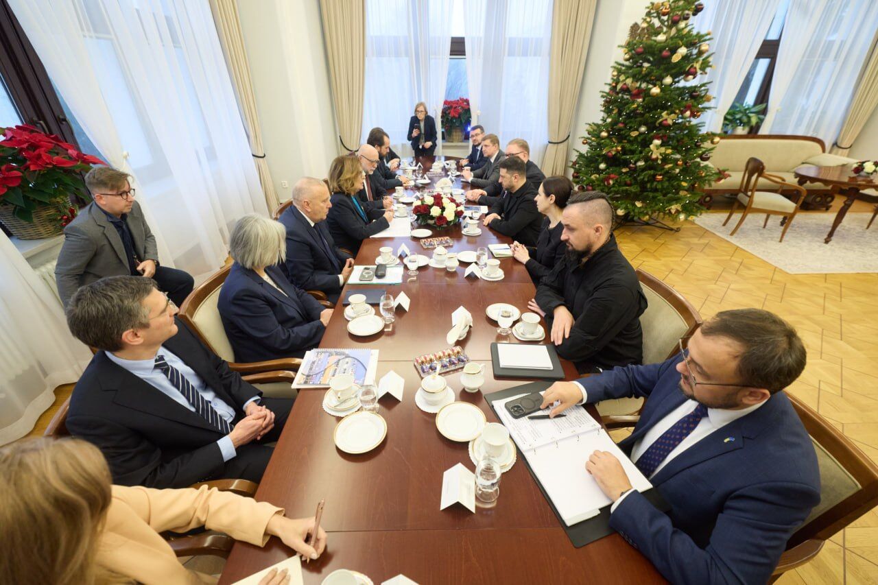 Зеленський у Польщі зустрівся з Навроцьким, Туском і не лише: як пройшли переговори. Відео
