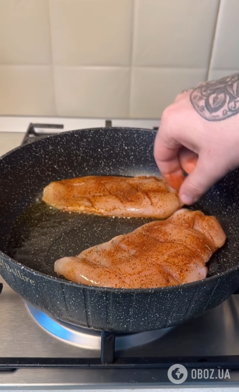 Как приготовить сочное куриное филе на сковородке: самый простой рецепт
