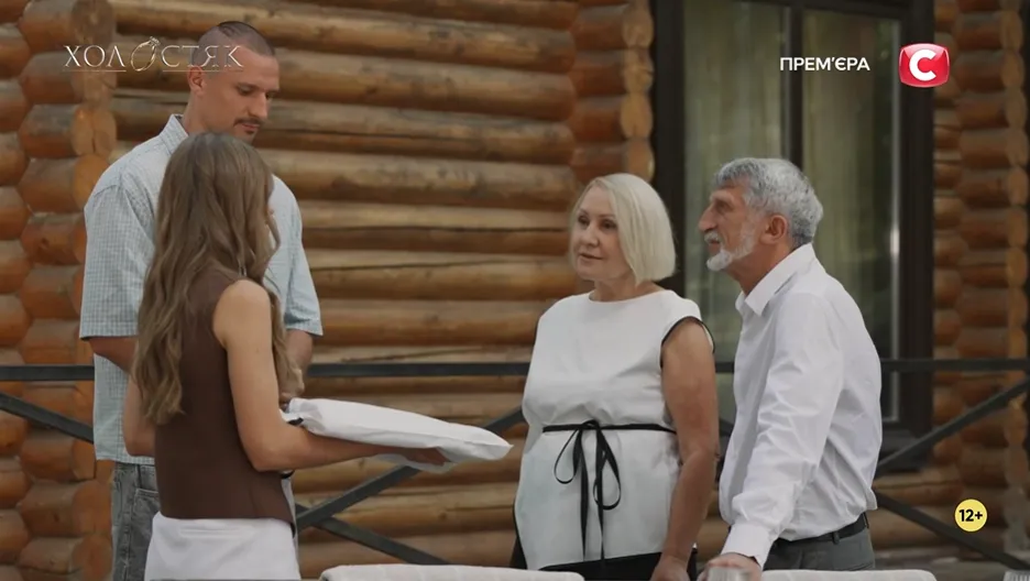 Знакомство с семьей Цымбалюка, откровенные разговоры и необычная церемония роз: как прошел десятый выпуск "Холостяка 14". Фото