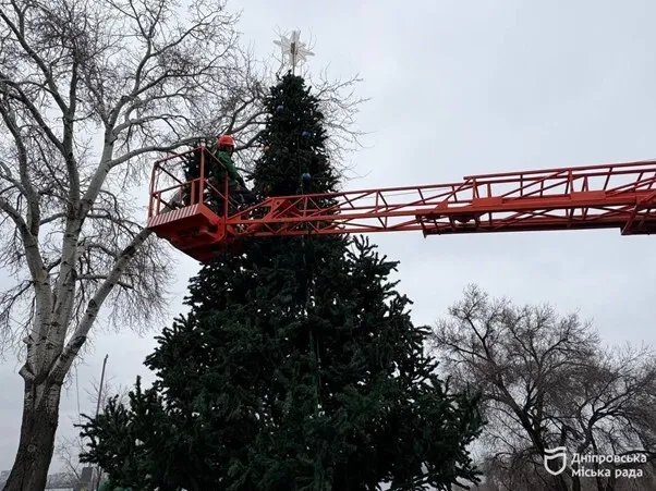 Дніпро почали готувати до різдвяних свят