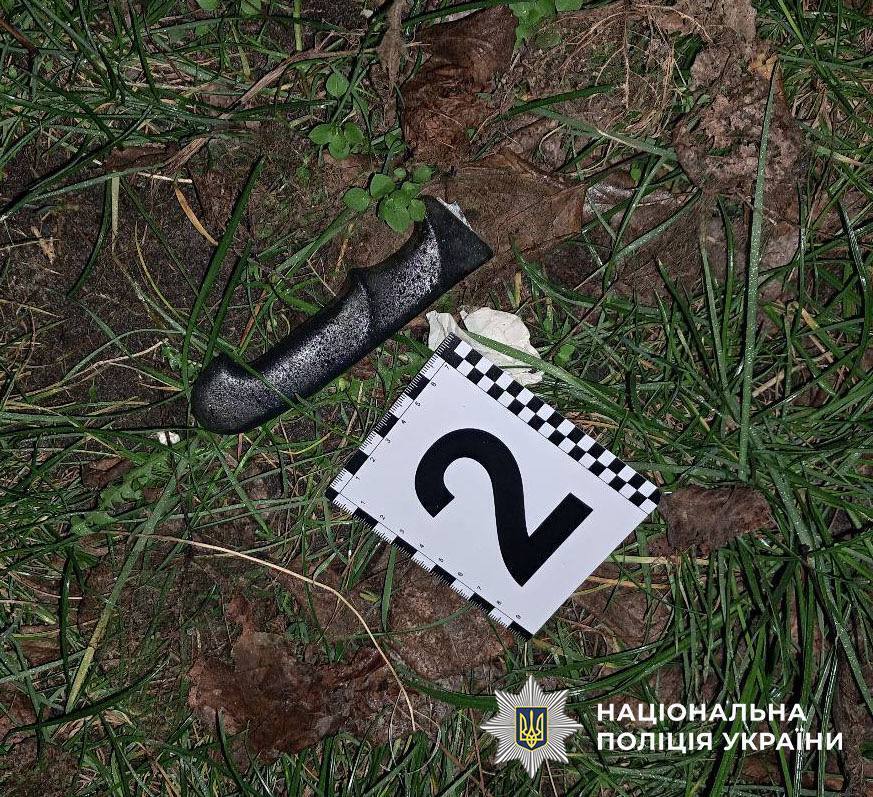 У Києві на Оболоні рецидивіст з ножем нападав на перехожих. Подробиці та фото