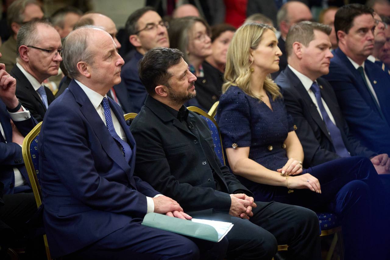 Зеленський прибув з візитом до Ірландії і провів низку зустрічей. Усі подробиці і відео