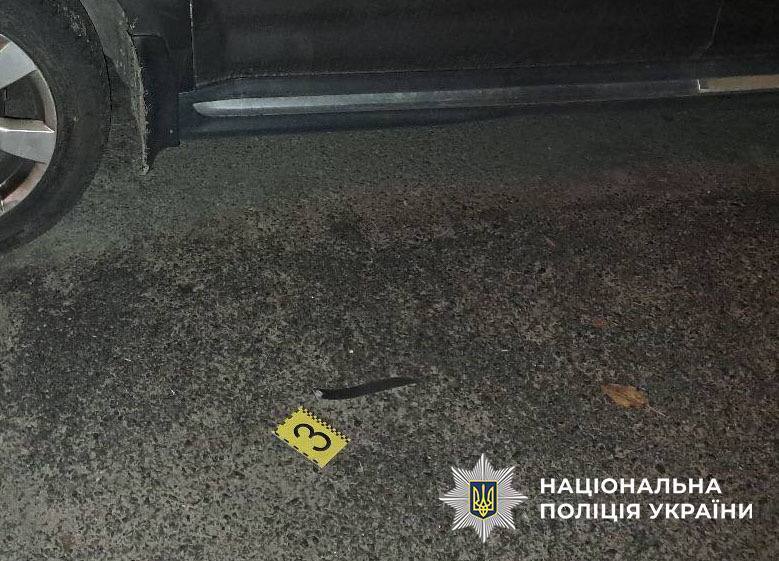 У Києві на Оболоні рецидивіст з ножем нападав на перехожих. Подробиці та фото