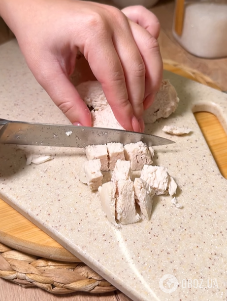 Смачний майонезний салат з куркою та грибами: можна приготувати на Новий рік