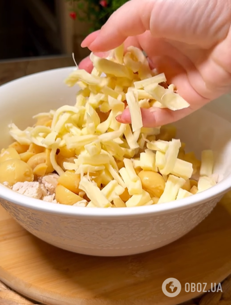 Смачний майонезний салат з куркою та грибами: можна приготувати на Новий рік