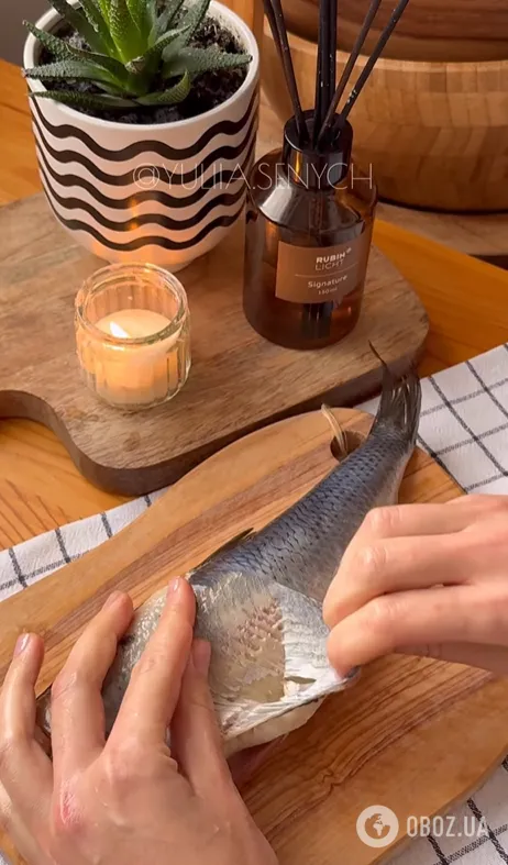 "Шуба" по-новому: як подати культовий салат на Новий рік у вигляді рулету