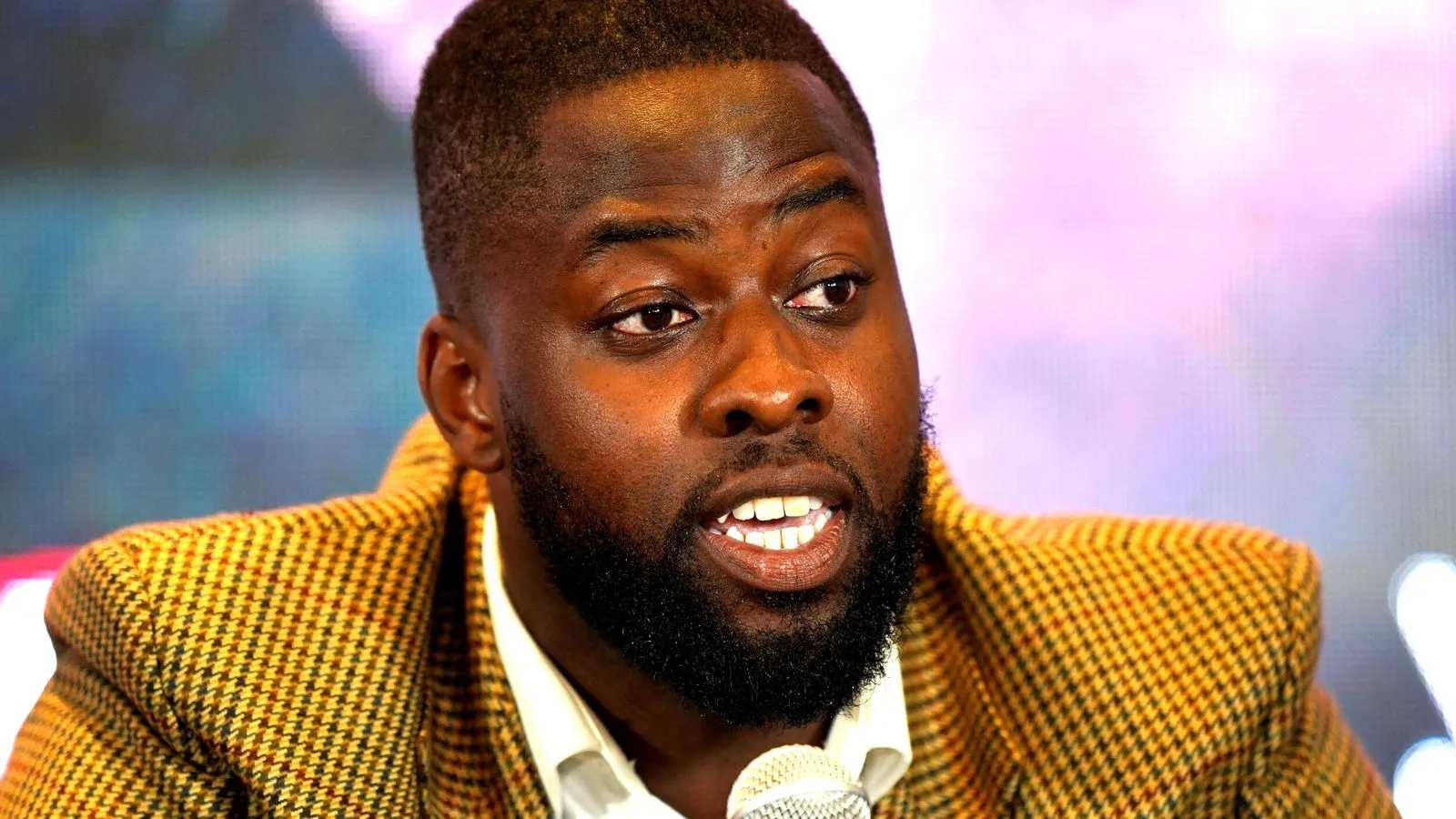 Усика обвинили в трусости