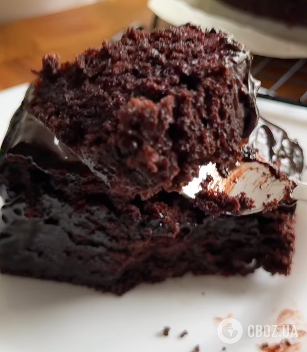 Смачний шоколадний пиріг із глазур'ю для святкового столу: ділимося рецептом десерту