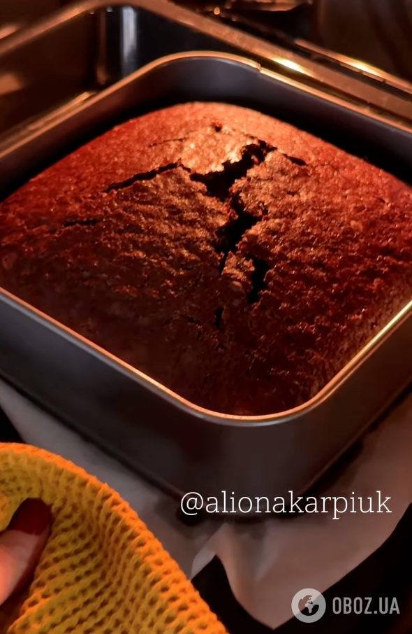 Смачний шоколадний пиріг із глазур'ю для святкового столу: ділимося рецептом десерту