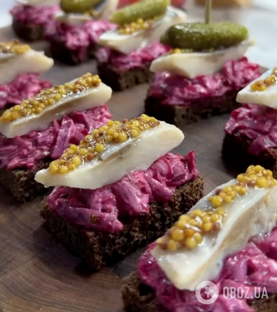 Новорічні бутерброди "Шуба" з буряком і оселедцем: смачніше і простіше, ніж будь-який салат