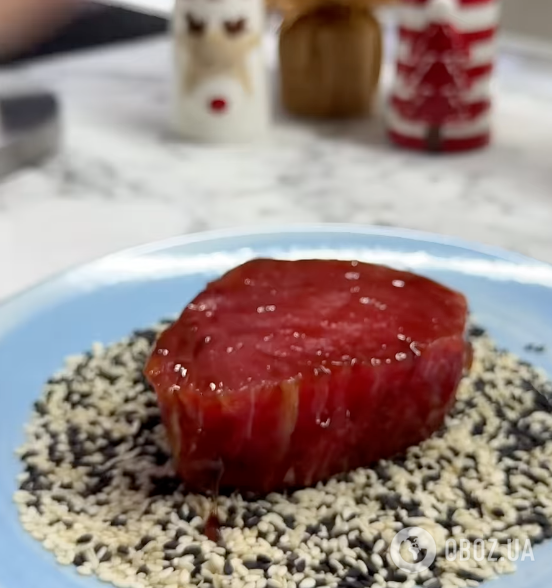 Теплий легкий салат із тунцем, зеленню, оливками та авокадо: рецепт страви для новорічного столу