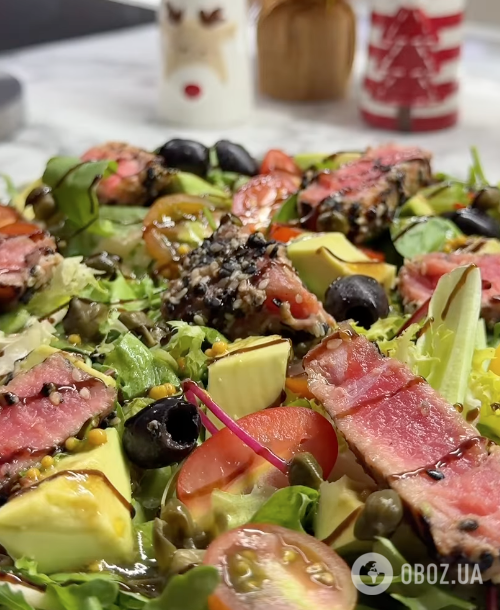 Теплий легкий салат із тунцем, зеленню, оливками та авокадо: рецепт страви для новорічного столу