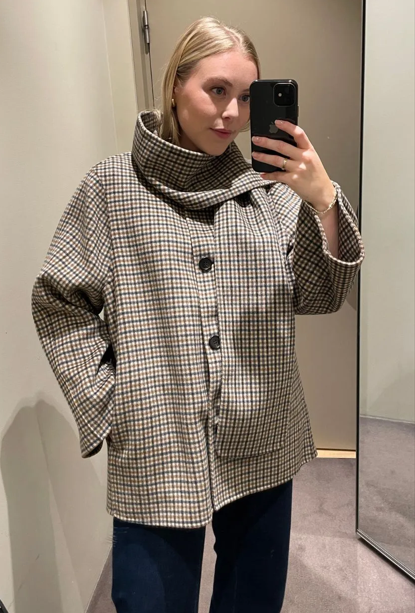 Дуті жилетки, шарфи в клітинку та не тільки: 6 антитрендів цієї зими та чим їх замінити