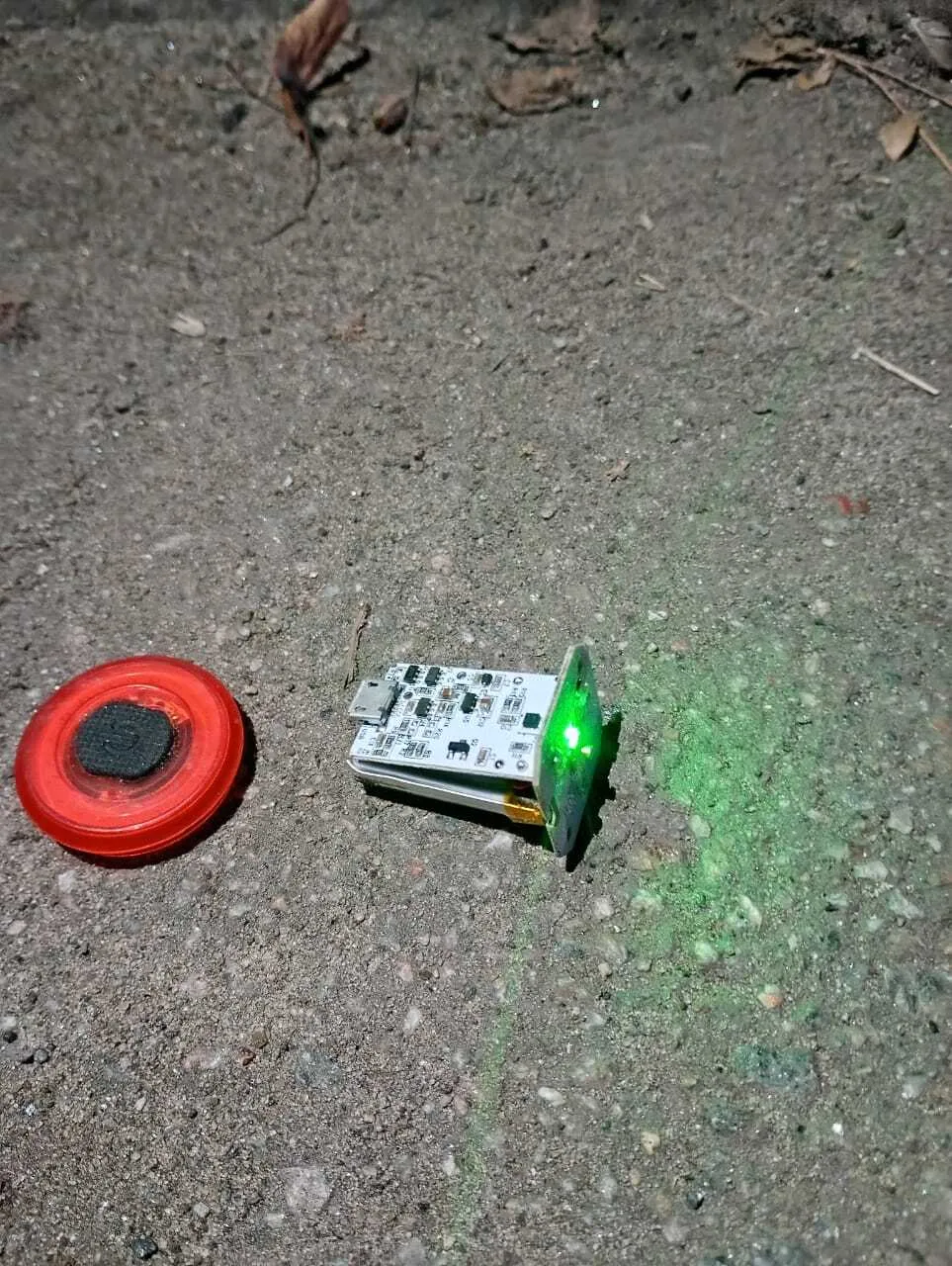 У Києві біля Коордштабу з питань поводження з військовополоненими виявили радіомаячок: що відомо. Фото