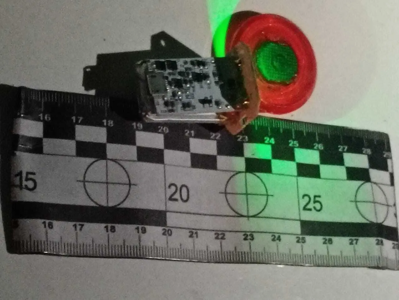 У Києві біля Коордштабу з питань поводження з військовополоненими виявили радіомаячок: що відомо. Фото