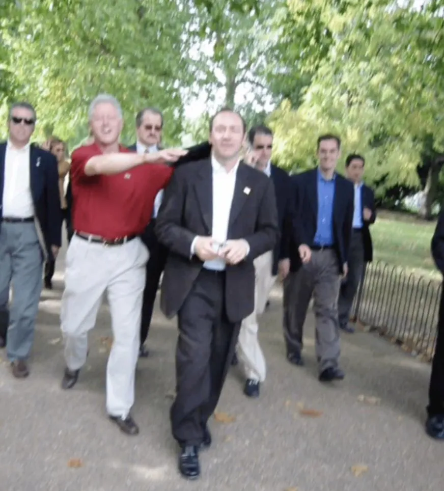 Фото Трампа и Билл Клинтон в платье: обнародованы новые файлы Эпштейна