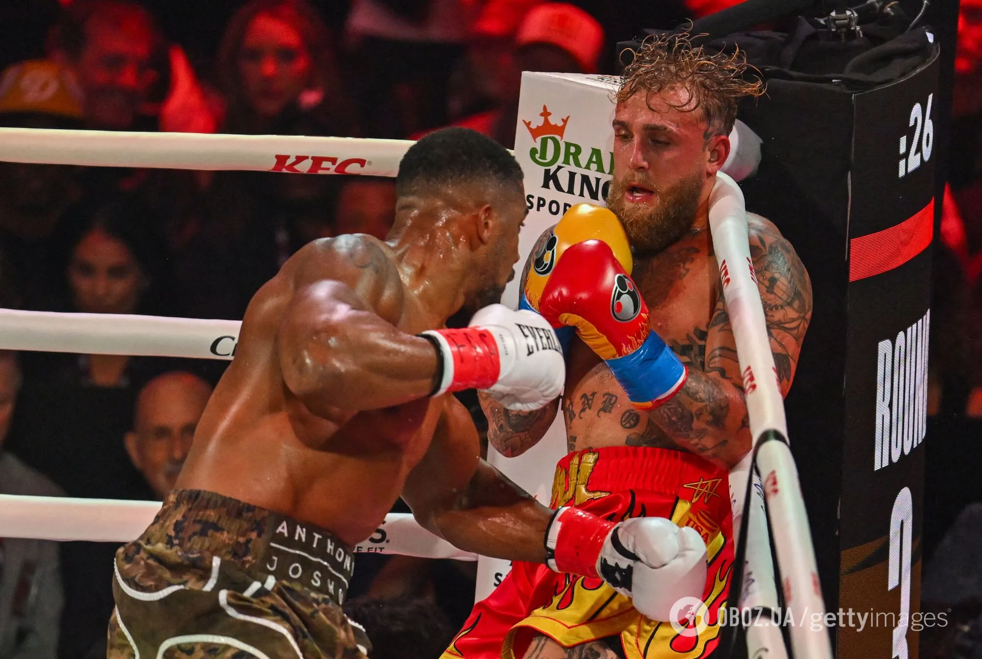 Три нокдауна и перелом челюсти! Бой Пол – Джошуа завершился нокаутом в шестом раунде. Видео