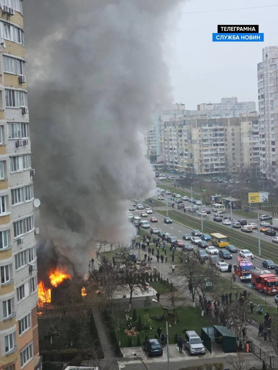 В Киеве в результате масштабного пожара полностью выгорело кафе: подозревают взрыв генератора. Подробности, фото и видео