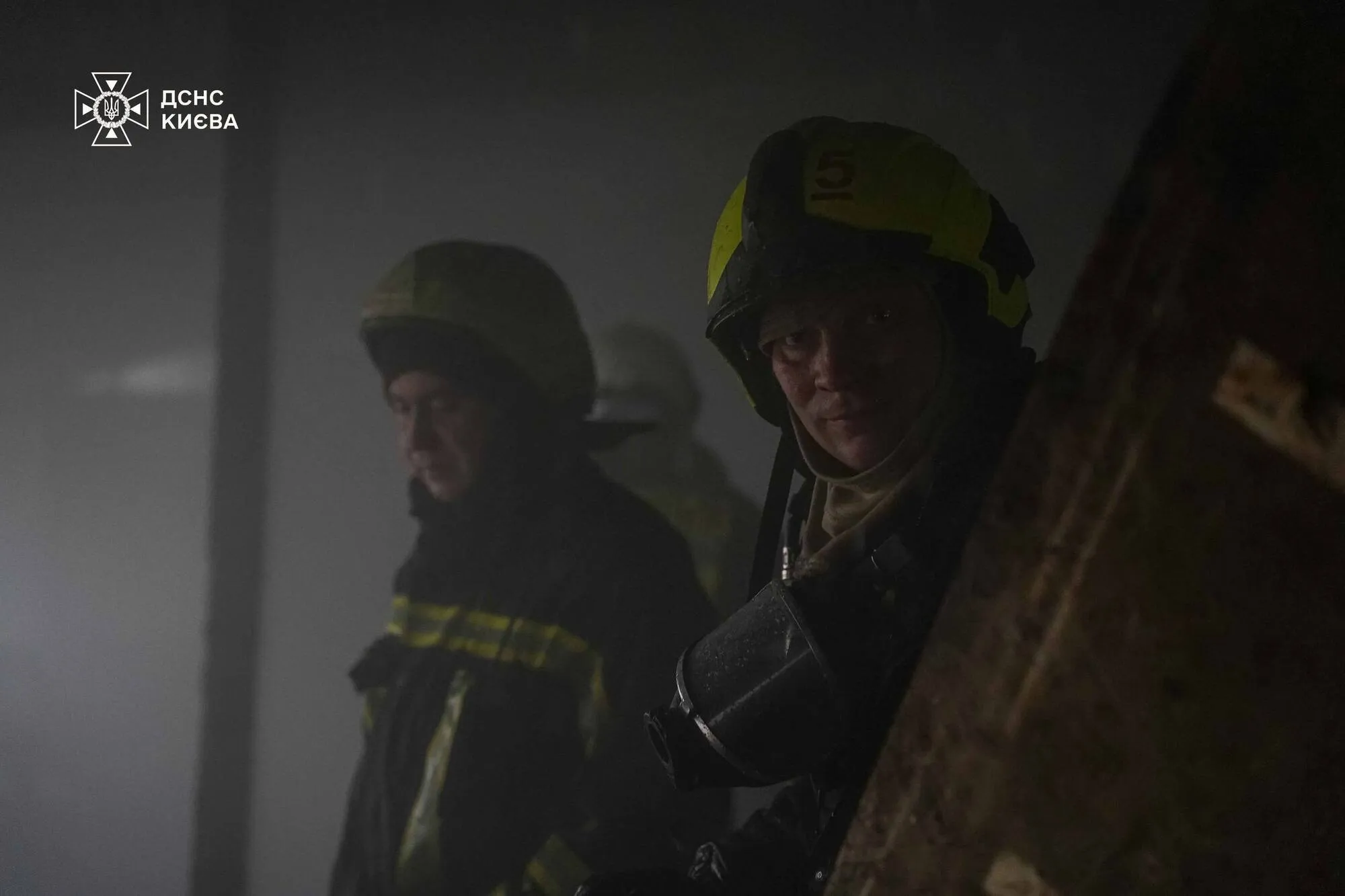 В Киеве в результате масштабного пожара полностью выгорело кафе: подозревают взрыв генератора. Подробности, фото и видео