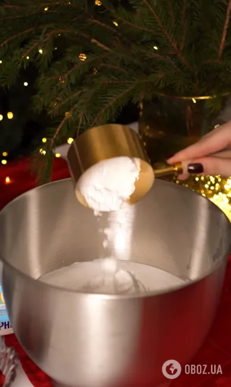 "Павлова" з малиновим кюлі: як приготувати вишуканий десерт на свята