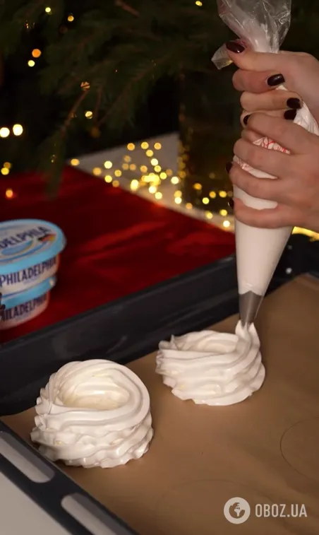 "Павлова" з малиновим кюлі: як приготувати вишуканий десерт на свята