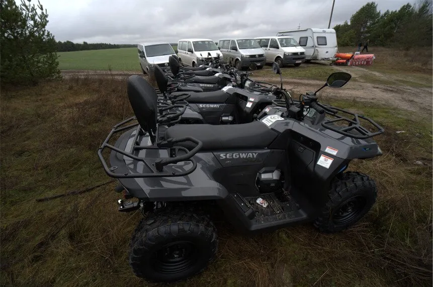 Спецтранспорт для бездоріжжя: "Сталевий фронт" Ахметова передав 157-й бригаді квадроцикли та "штаб на колесах"