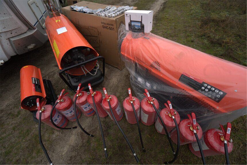 Спецтранспорт для бездоріжжя: "Сталевий фронт" Ахметова передав 157-й бригаді квадроцикли та "штаб на колесах"