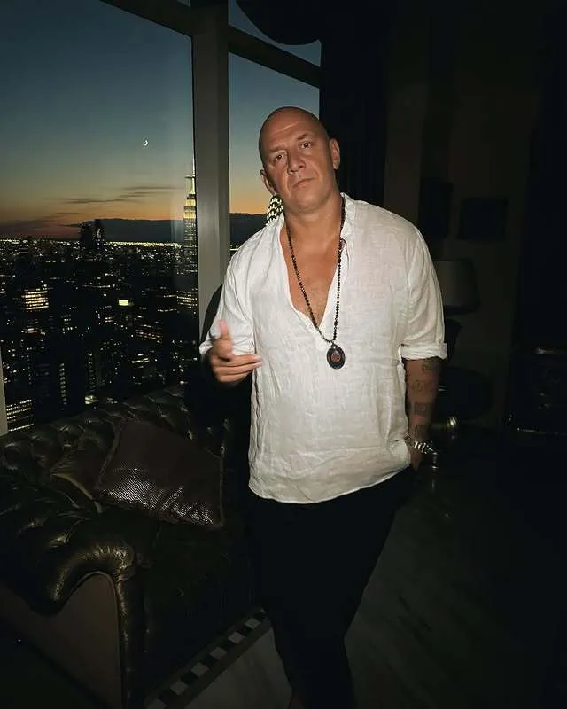 Колишня дружина Потапа зізналася, чи спілкується її 16-річний син зі скандальним татом і як вона на це реагує