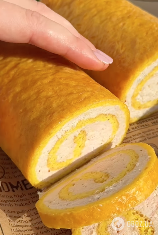 Сырно-мясной рулет для новогоднего стола: самый простой рецепт сытной закуски