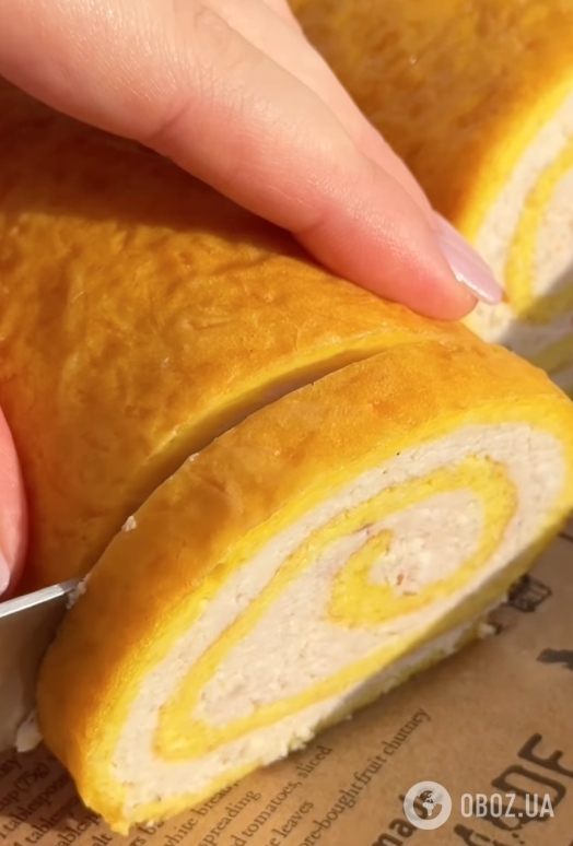 Сырно-мясной рулет для новогоднего стола: самый простой рецепт сытной закуски