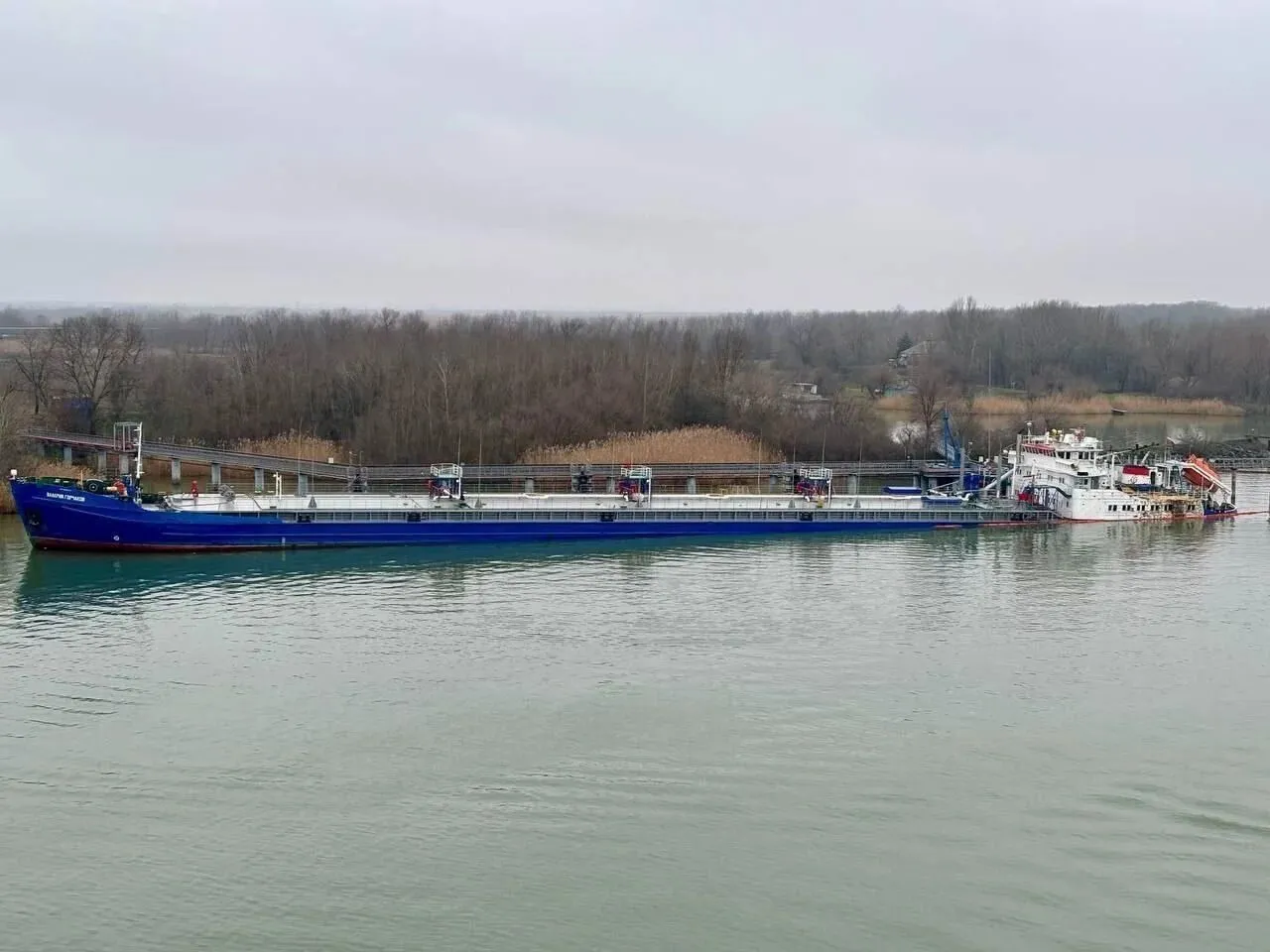 Как выглядит пораженный дронами танкер российского теневого флота "Валерий Горчаков". Фото