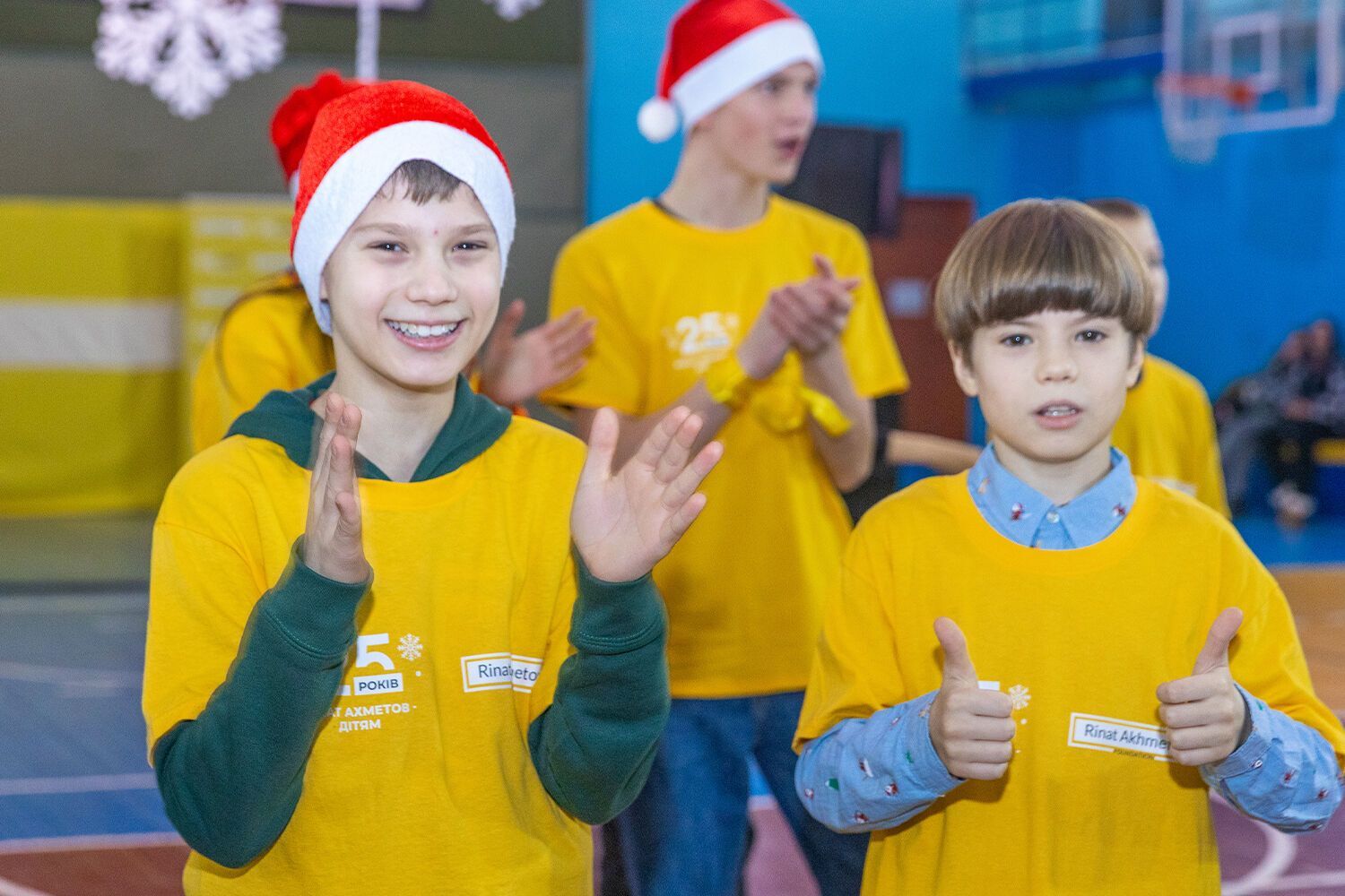 "Веселые старты. Новогодние приключения Катигорошка": Фонд Рината Ахметова устроил праздник для детей в Киеве