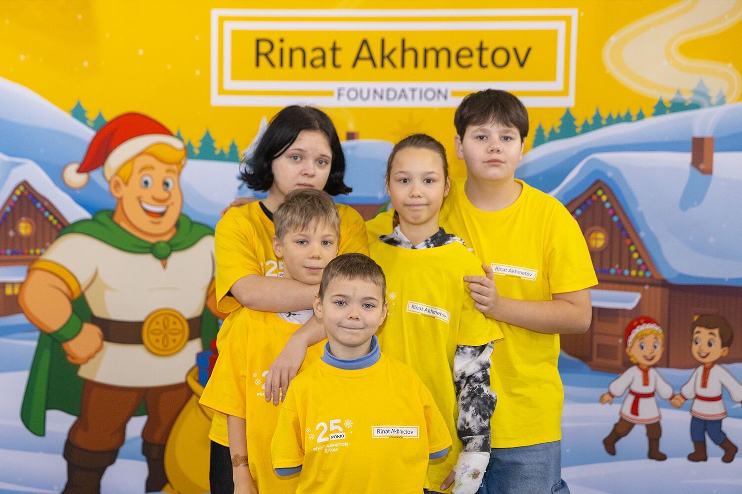 "Веселые старты. Новогодние приключения Катигорошка": Фонд Рината Ахметова устроил праздник для детей в Киеве