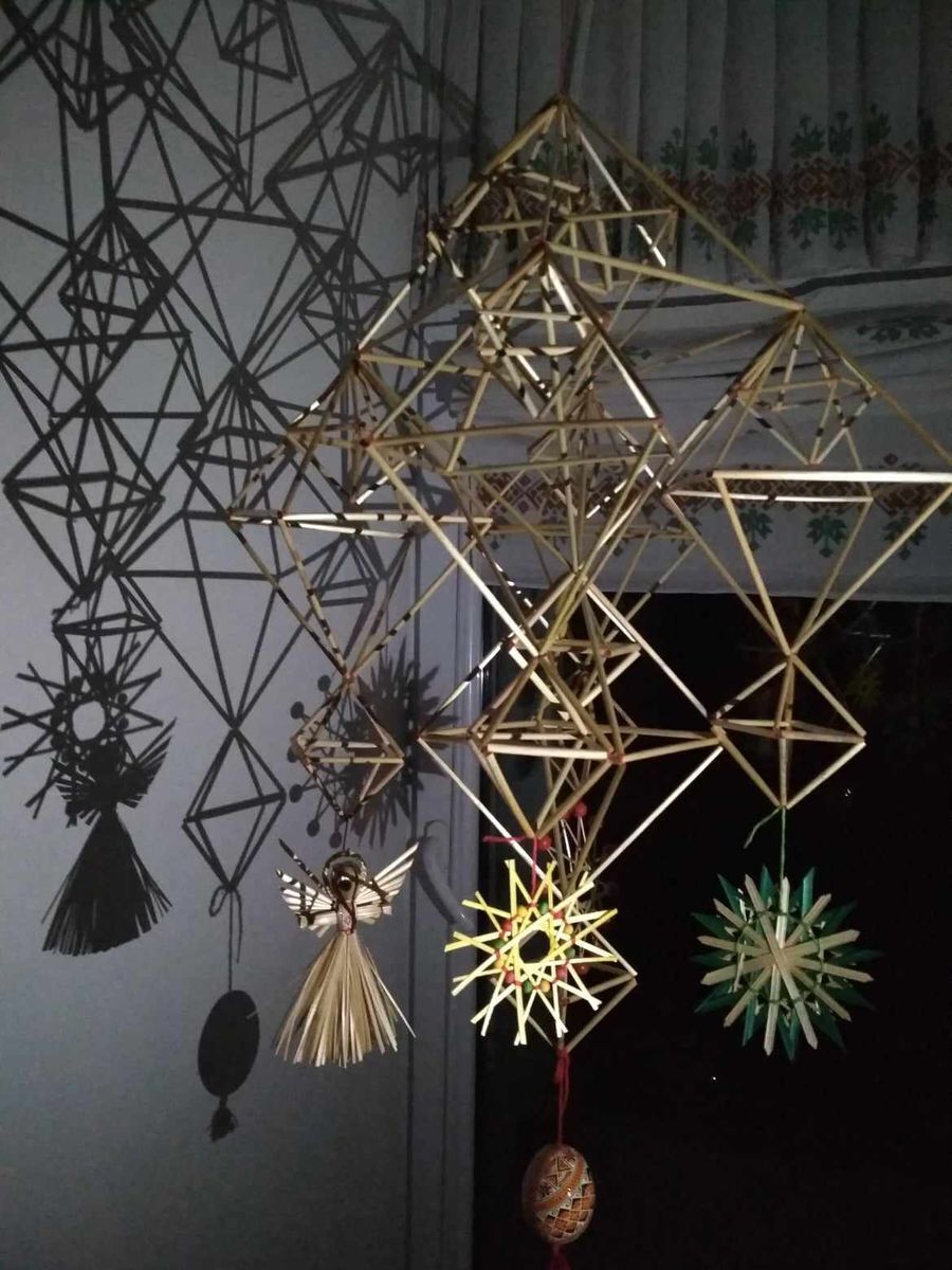 Какие рождественские символы являются украинскими: значение дидуха, паука и других