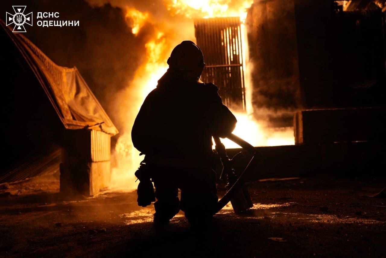 Окупанти атакували Одесу: пошкоджено обʼєкти критичної інфраструктури, є постраждалий. Фото