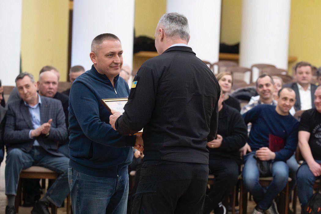 Кличко вручил награды столичным энергетикам, которые четвертый год работают в условиях войны. Фото