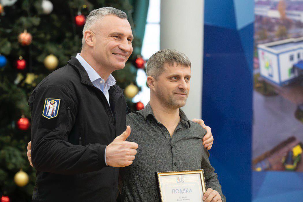 Кличко вручил награды столичным энергетикам, которые четвертый год работают в условиях войны. Фото
