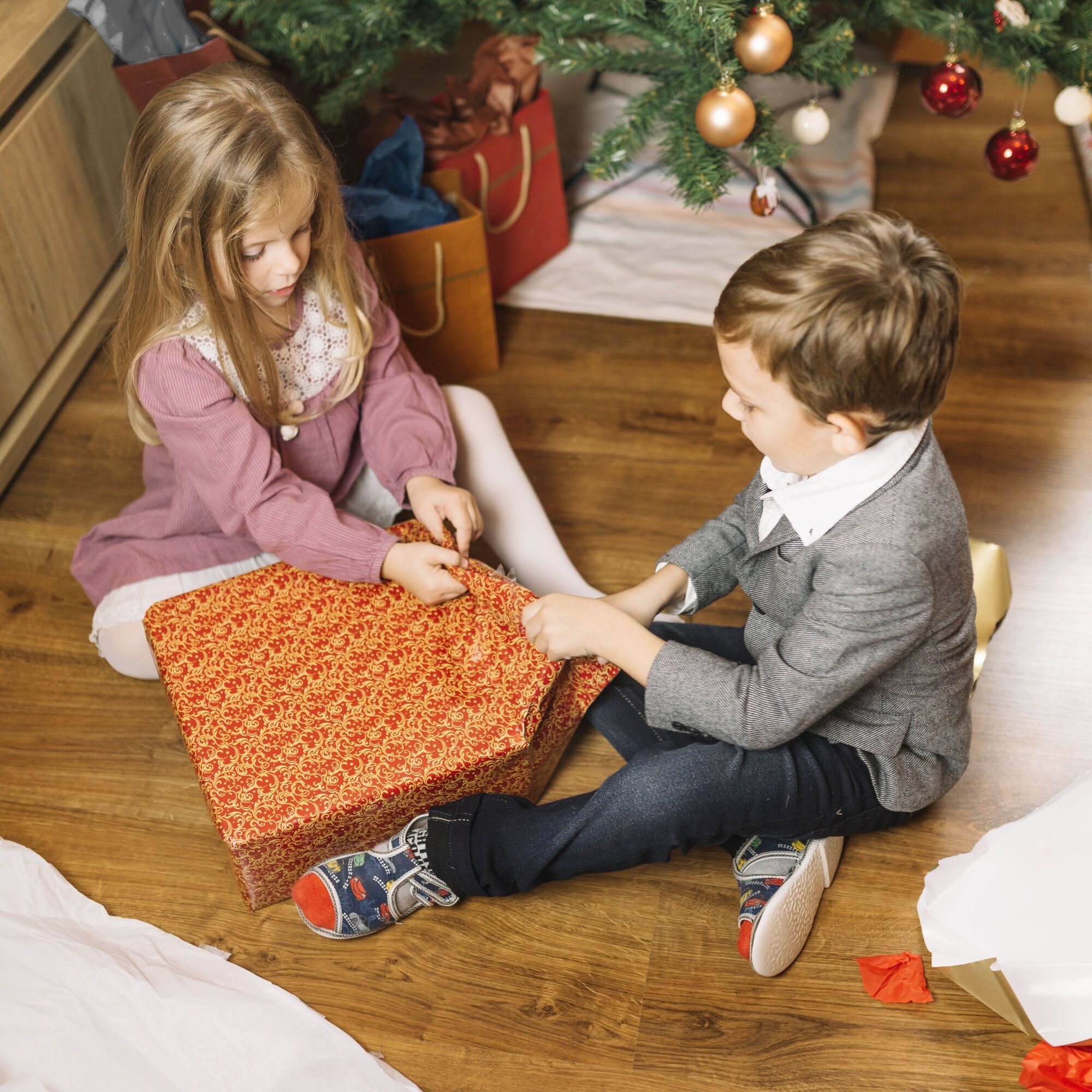 Давать ли ребенку подарок, если родители не сдали деньги? Сеть тронула история мамы двоих детей из Днепра