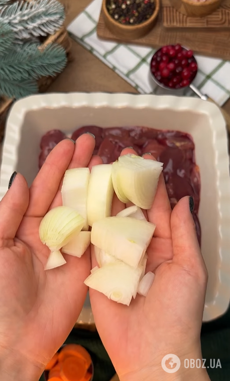 Самый вкусный печеночный паштет для праздничного стола: добавьте желе из клюквы