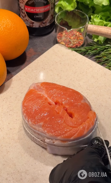 Як смачно приготувати червону рибу на вечерю: рецепт за 20 хвилин в духовці